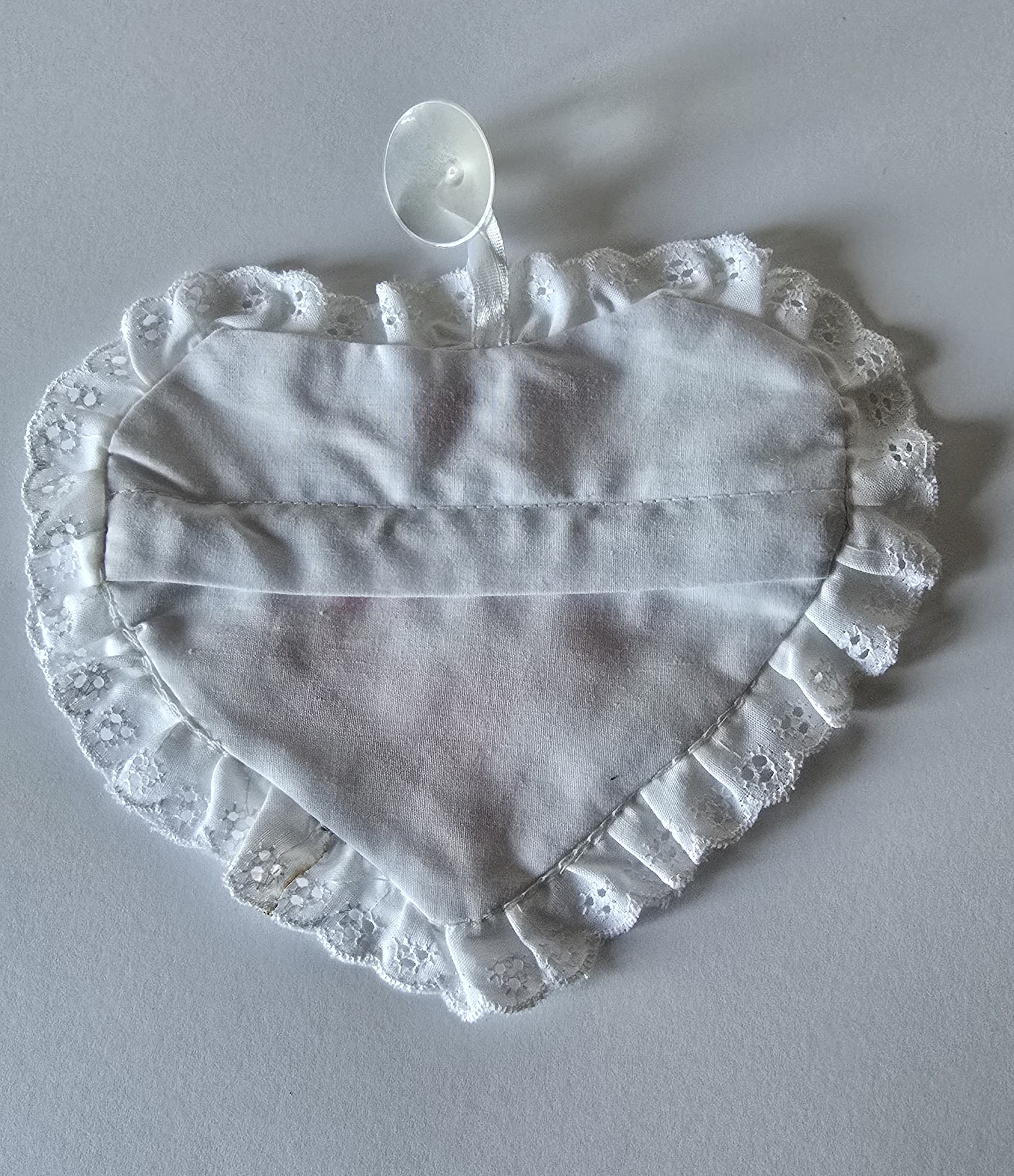 Decoratiune brodata in forma de inimioara 2