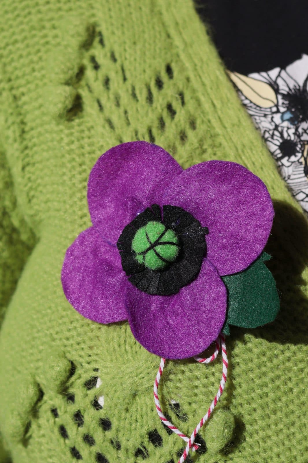 Brosa din fetru violet - MAC 4