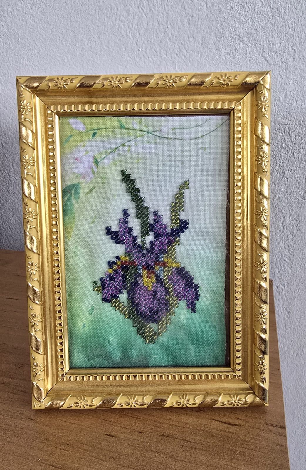 Tablou brodat cu ”Floare de Iris ” 3