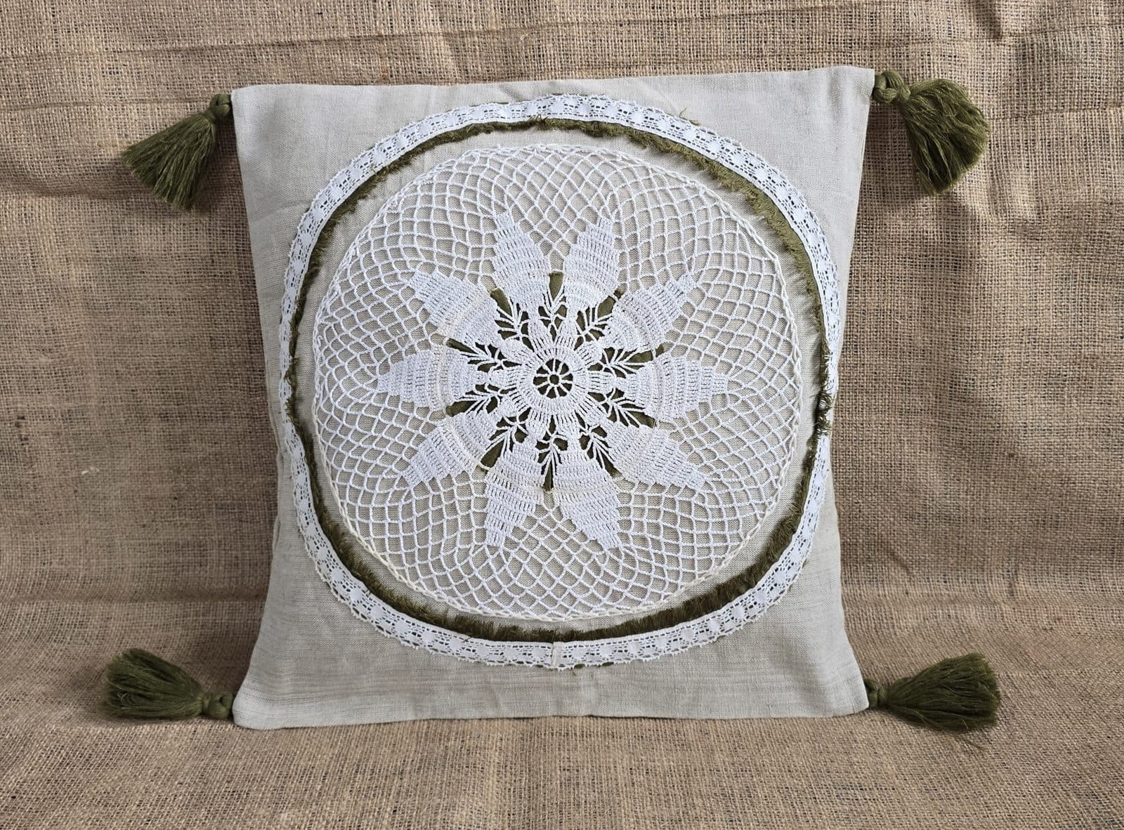 Fata de pernita rustic - ”Soarele”
