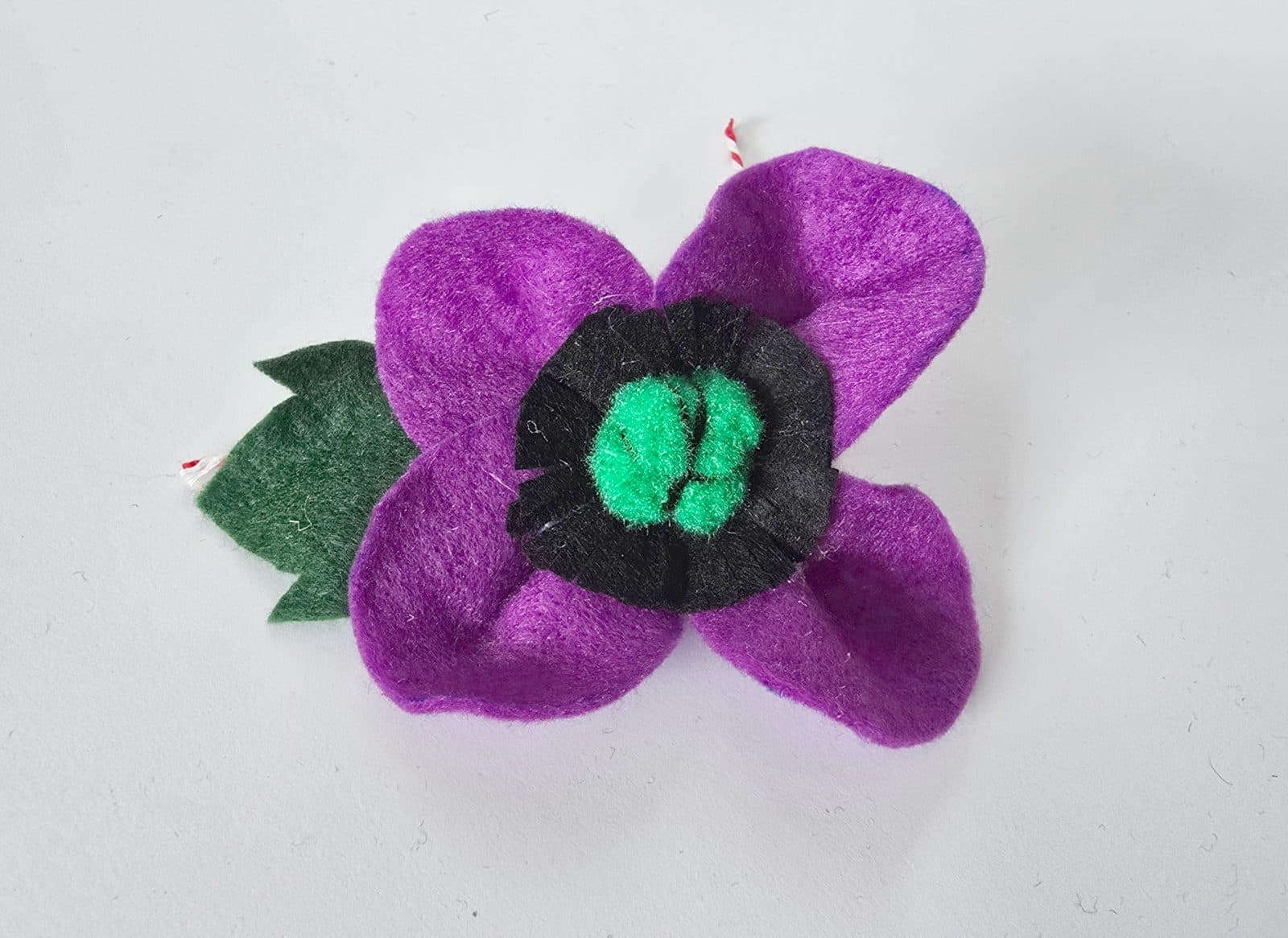 Brosa din fetru violet - MAC 3